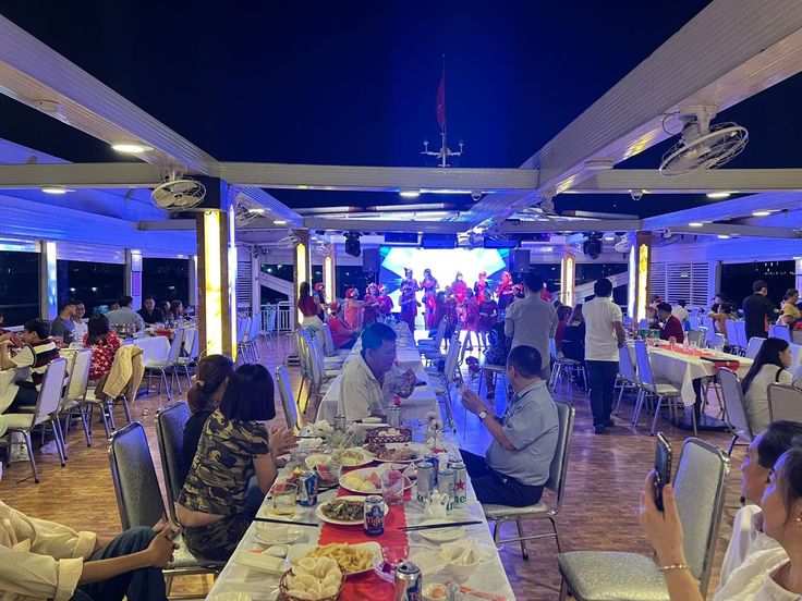 Gala Dinner Kết Hợp Hoạt Động Giải Trí